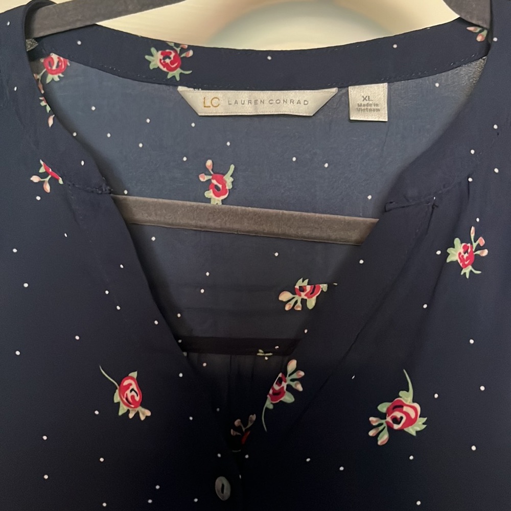 Floral Top - Picture 2 of 3